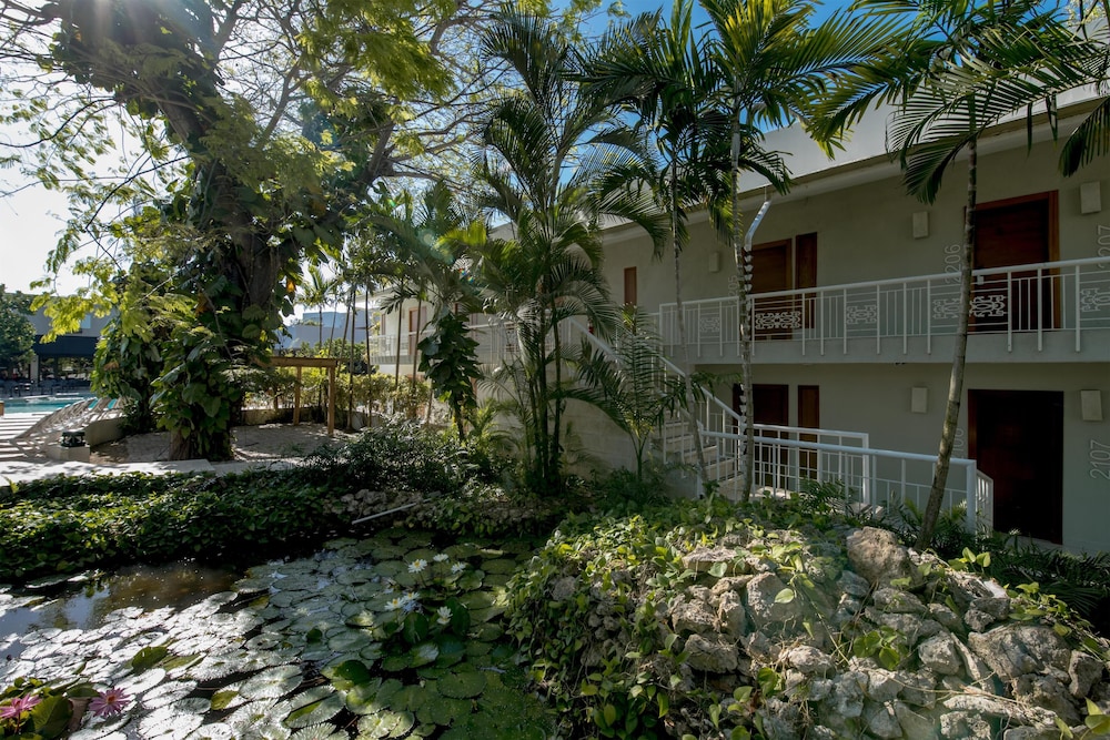 Emotions by Hodelpa - Juan Dolio - All inclusive — Hotel building in Juan Dolio, San Pedro de Macorís