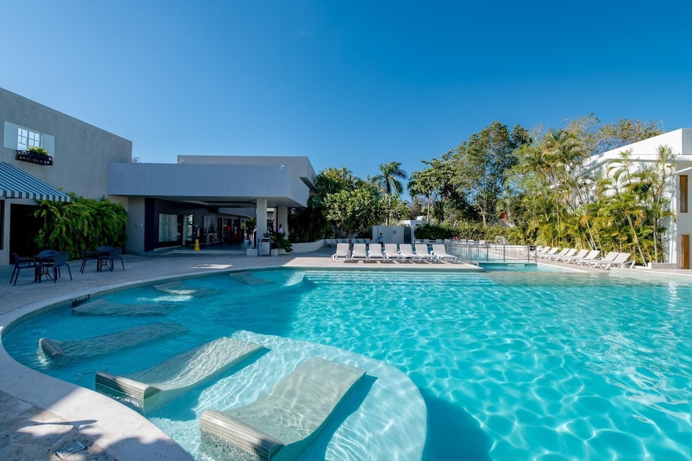 Emotions by Hodelpa - Juan Dolio - All inclusive — Swimming pool in Juan Dolio, San Pedro de Macorís