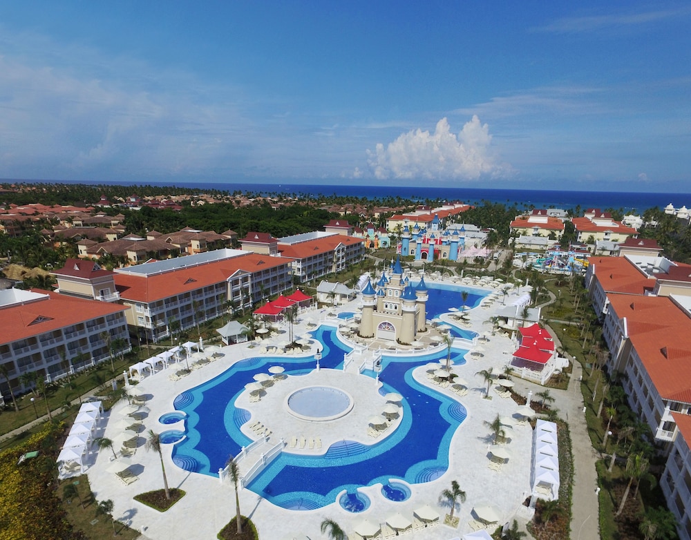 Bahia Principe Explore Legend - Hyatt Inclusive Collection - All Inclusive — Hotel building in Bavaro, La Altagracia