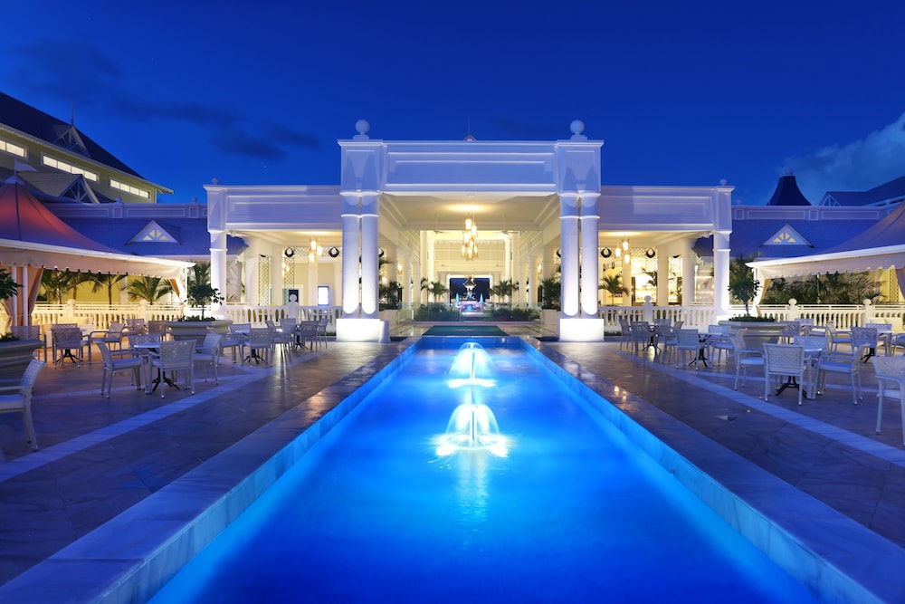 Bahia Principe Explore Legend - Hyatt Inclusive Collection - All Inclusive — Swimming pool in Bavaro, La Altagracia