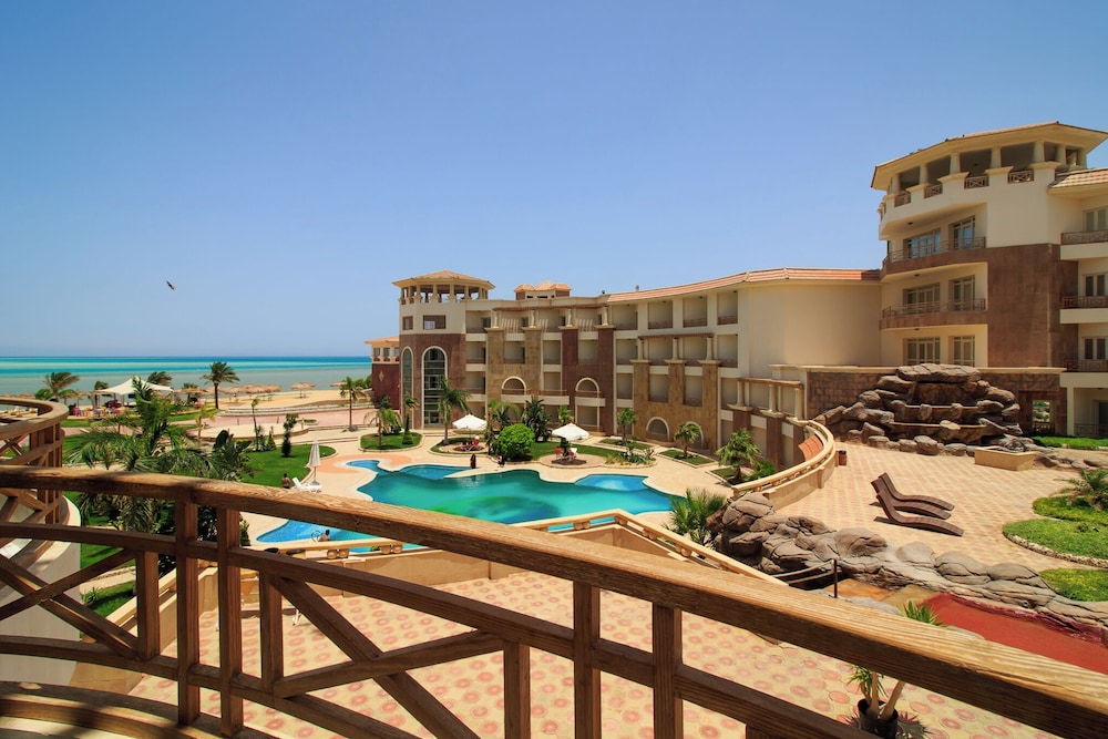 Royal Beach Serviced Apartments — Swimming pool in Hurghada, Red Sea