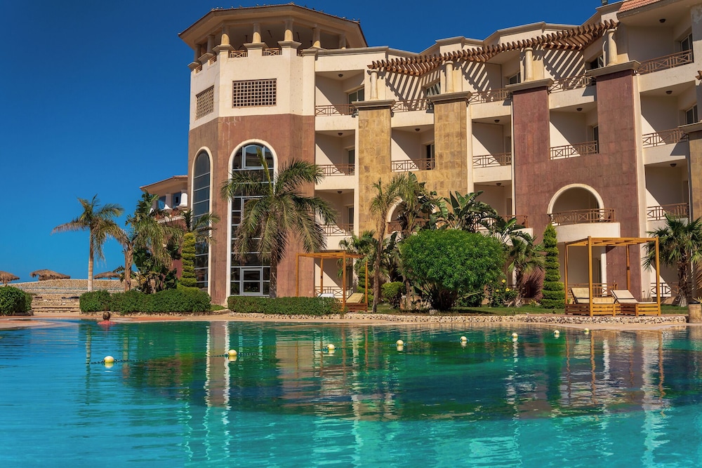 Royal Beach Serviced Apartments — Hotel building in Hurghada, Red Sea