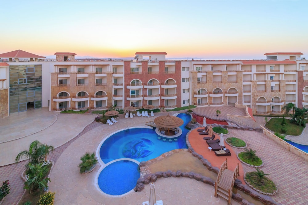 Royal Beach Serviced Apartments — Swimming pool in Hurghada, Red Sea