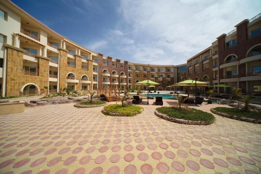 Royal Beach Serviced Apartments — Hotel building in Hurghada, Red Sea