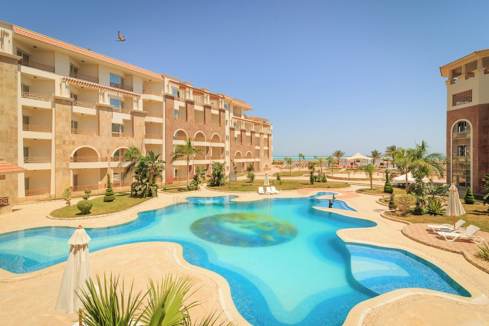 Royal Beach Serviced Apartments — Swimming pool in Hurghada, Red Sea