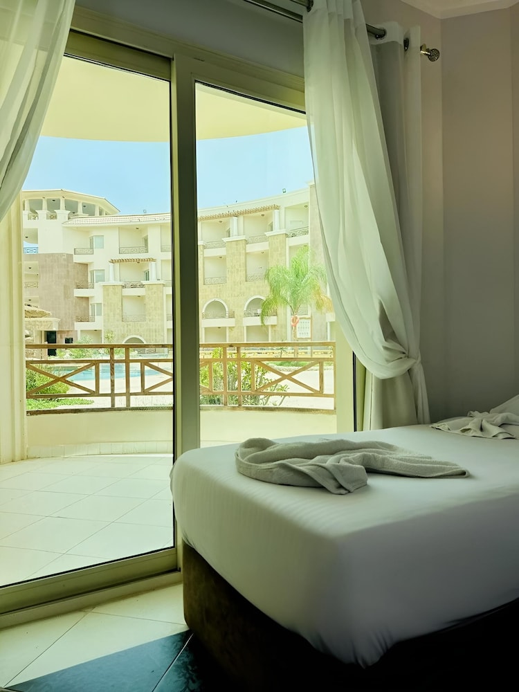 Royal Beach Serviced Apartments — Hotel rooms in Hurghada, Red Sea