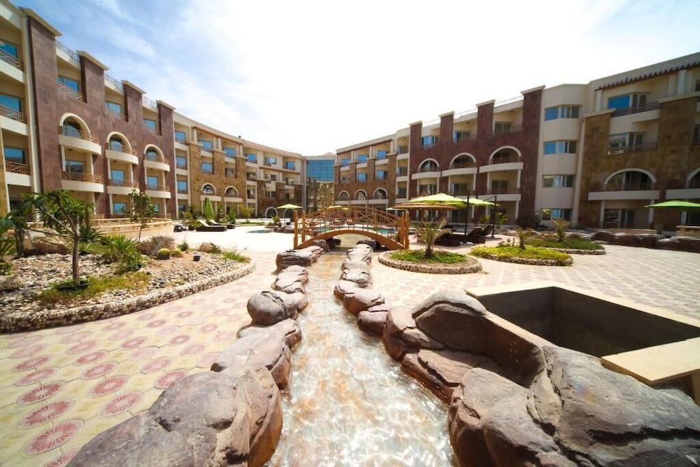 Royal Beach Serviced Apartments — Hotel building in Hurghada, Red Sea