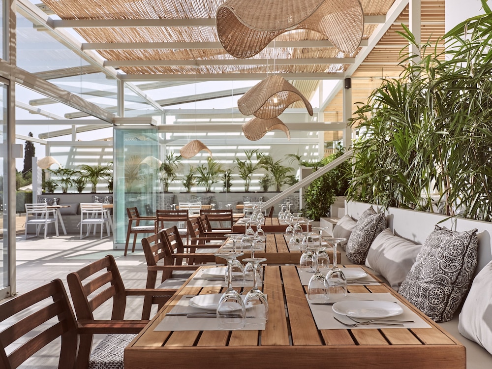 St. John Villas Zakynthos — Restaurant & bars in Tsilivi, Ionian Islands