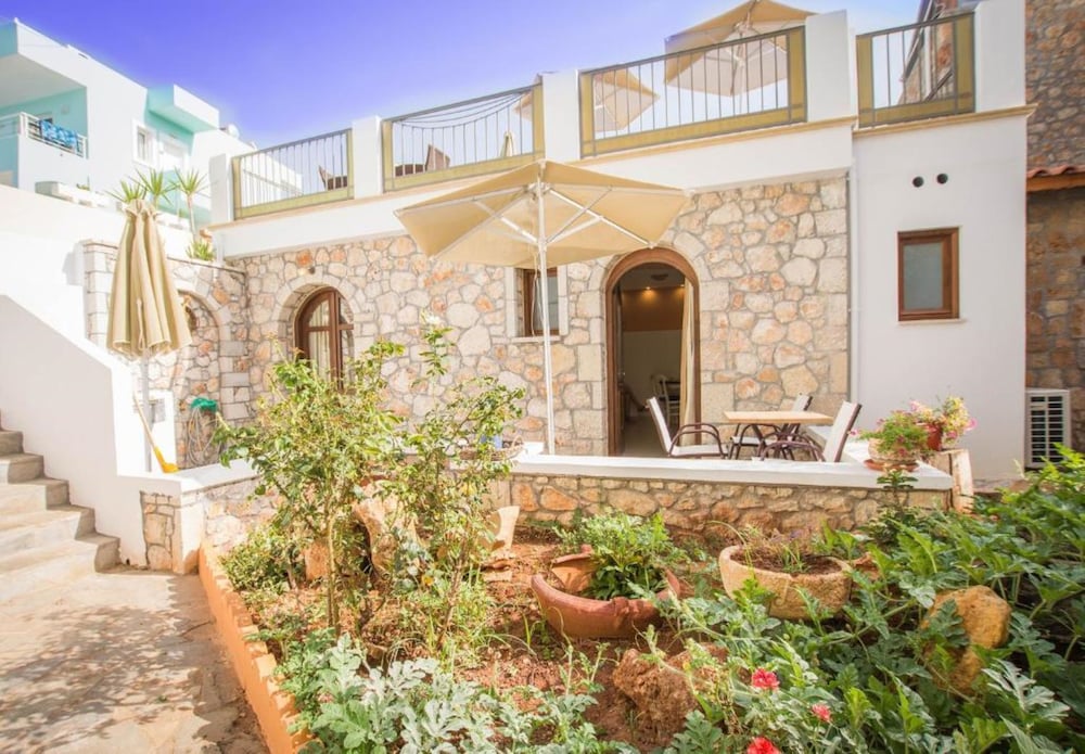 W Suites Annex by Estia — Hotel building in Malia