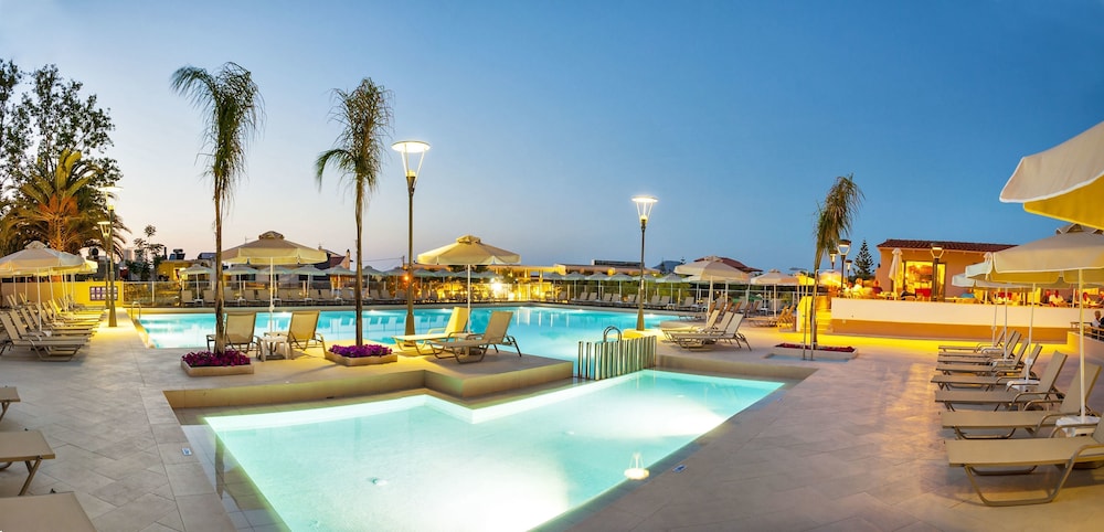 Porto Platanias Village — Swimming pool in Platanias