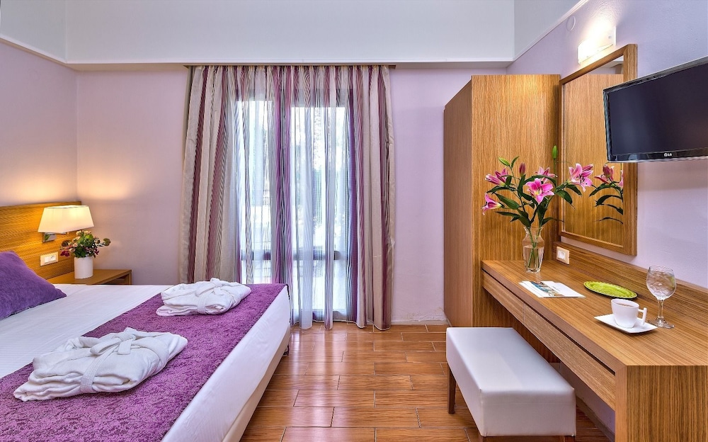Porto Platanias Village — Hotel rooms in Platanias