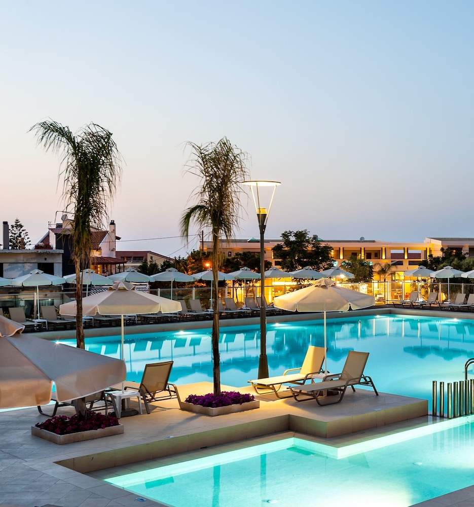 Porto Platanias Village — Swimming pool in Platanias