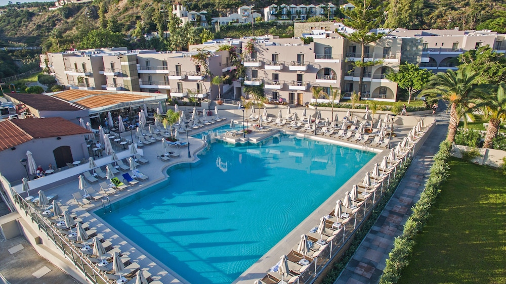 Porto Platanias Village — Swimming pool in Platanias