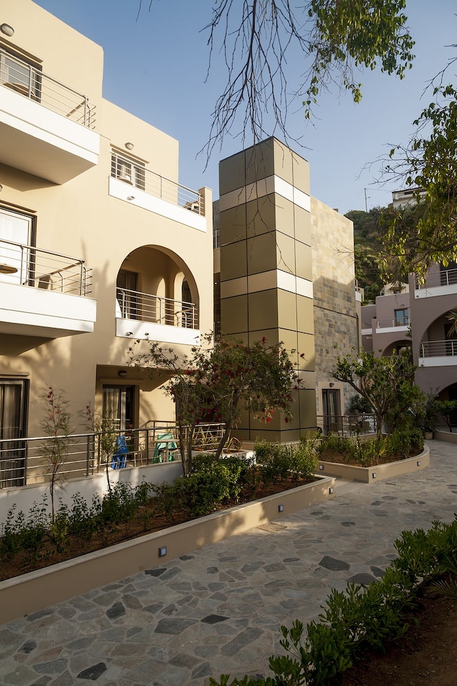 Porto Platanias Village — Hotel building in Platanias