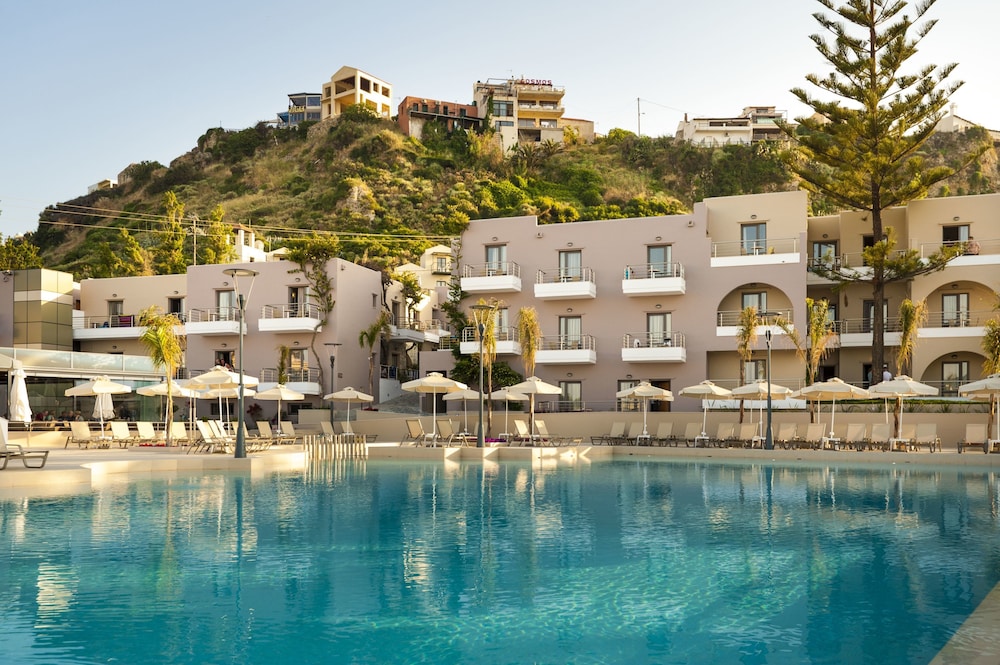 Porto Platanias Village — Swimming pool in Platanias