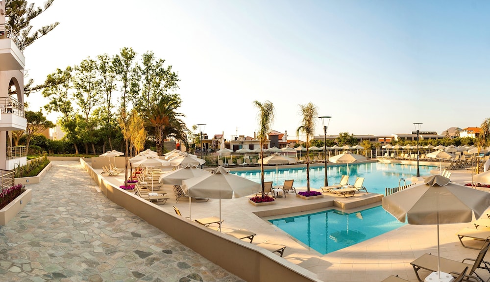 Porto Platanias Village — Swimming pool in Platanias
