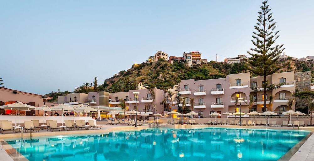 Porto Platanias Village — Swimming pool in Platanias