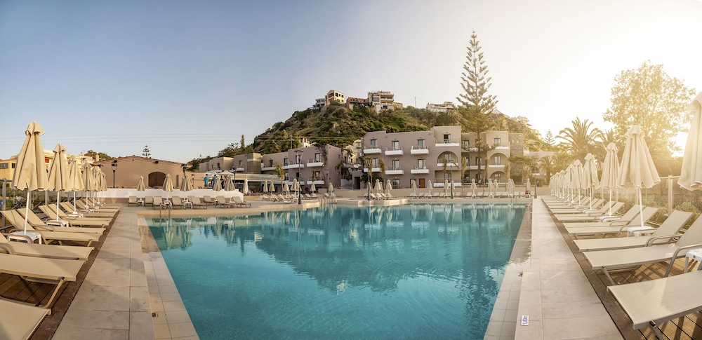 Porto Platanias Village — Swimming pool in Platanias