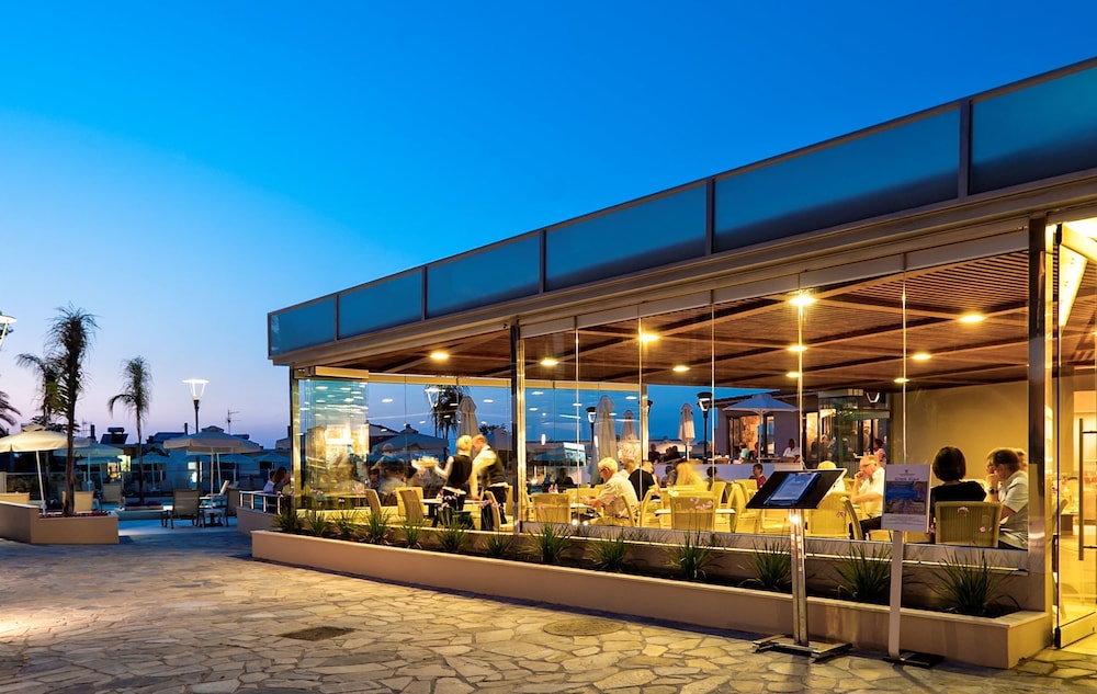 Porto Platanias Village — Restaurant & bars in Platanias