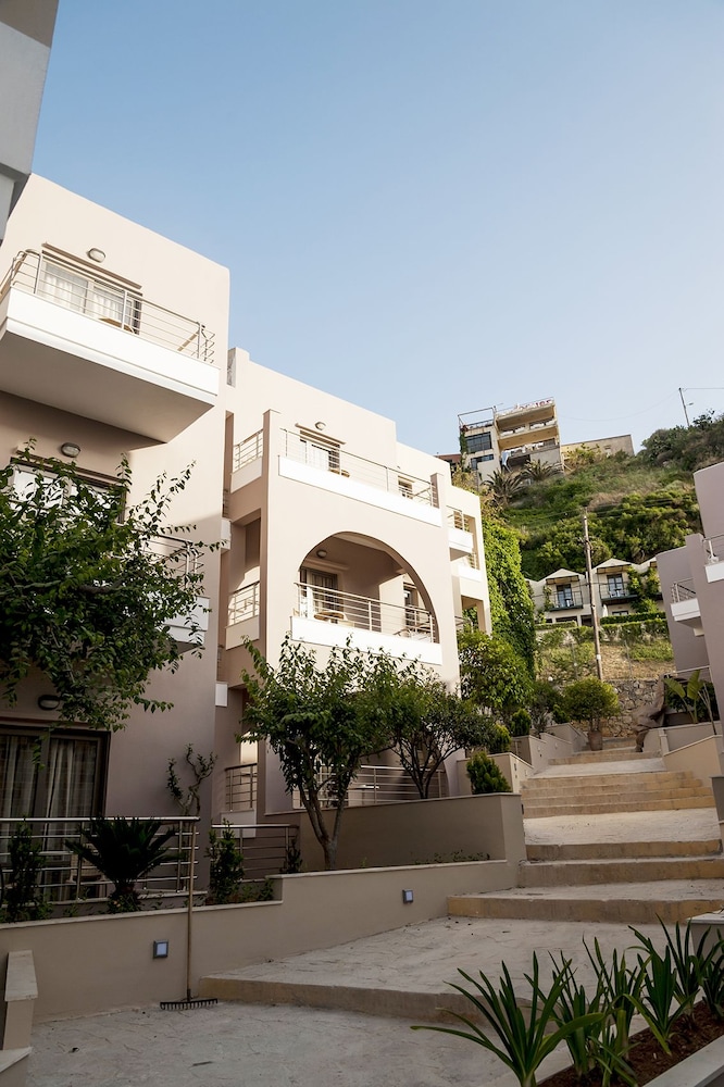 Porto Platanias Village — Hotel building in Platanias