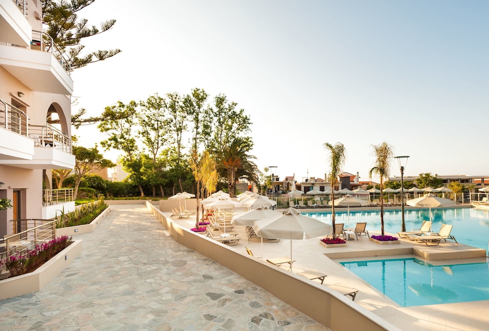 Porto Platanias Village — Swimming pool in Platanias
