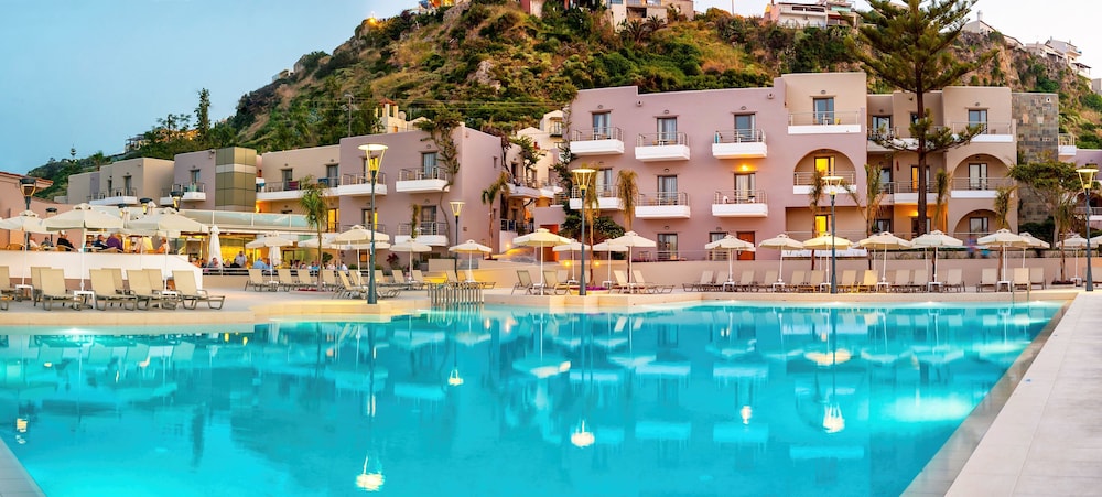 Porto Platanias Village — Swimming pool in Platanias