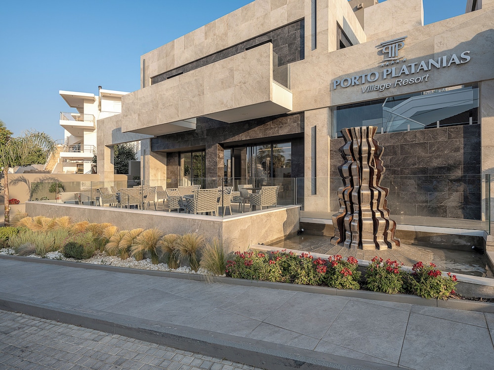 Porto Platanias Village — Hotel building in Platanias