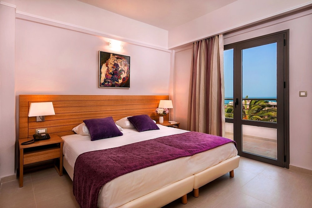 Porto Platanias Village — Hotel rooms in Platanias