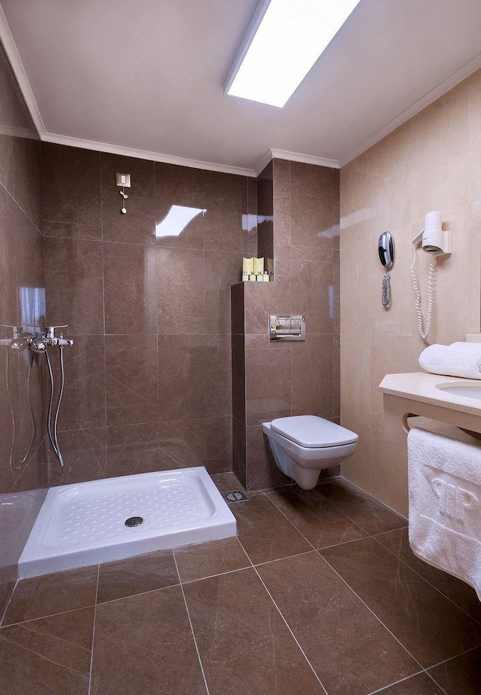 Porto Platanias Village — Hotel rooms in Platanias