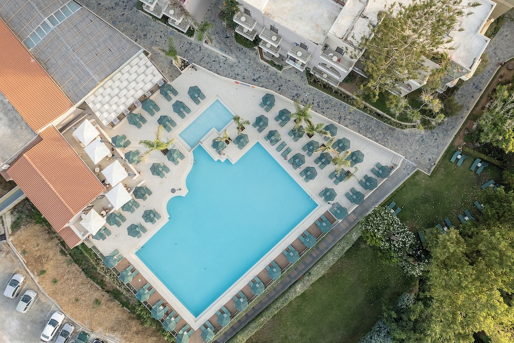 Porto Platanias Village — Swimming pool in Platanias