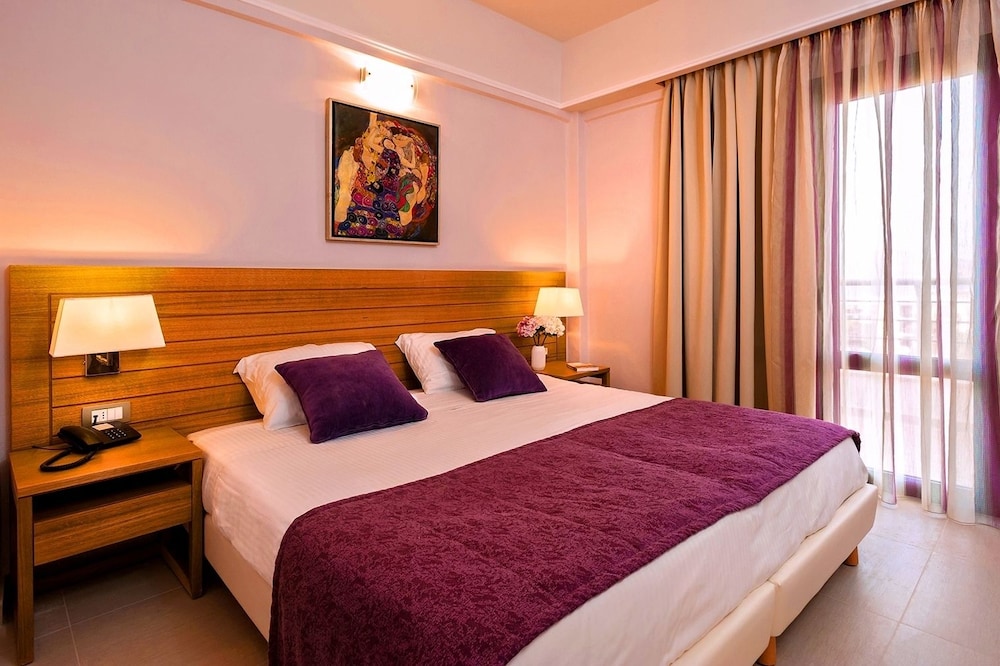 Porto Platanias Village — Hotel rooms in Platanias