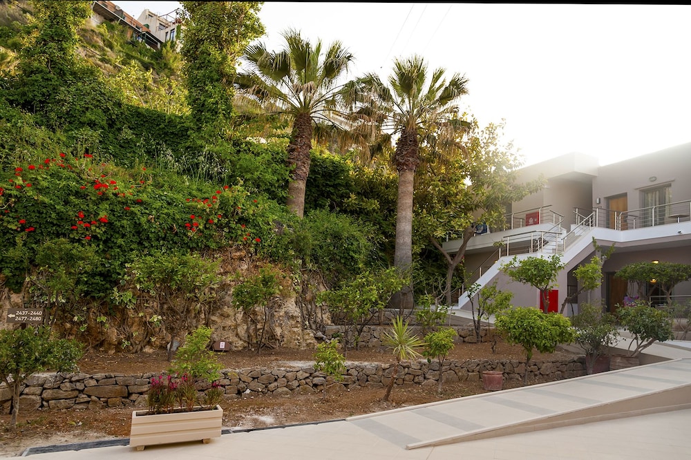 Porto Platanias Village — Hotel building in Platanias