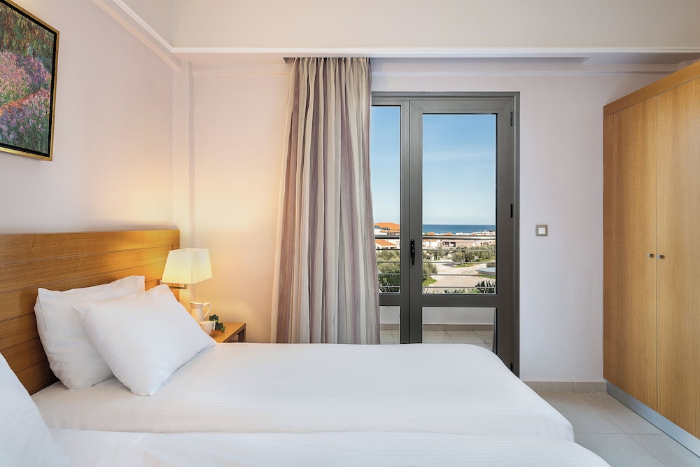 Porto Platanias Village — Hotel rooms in Platanias