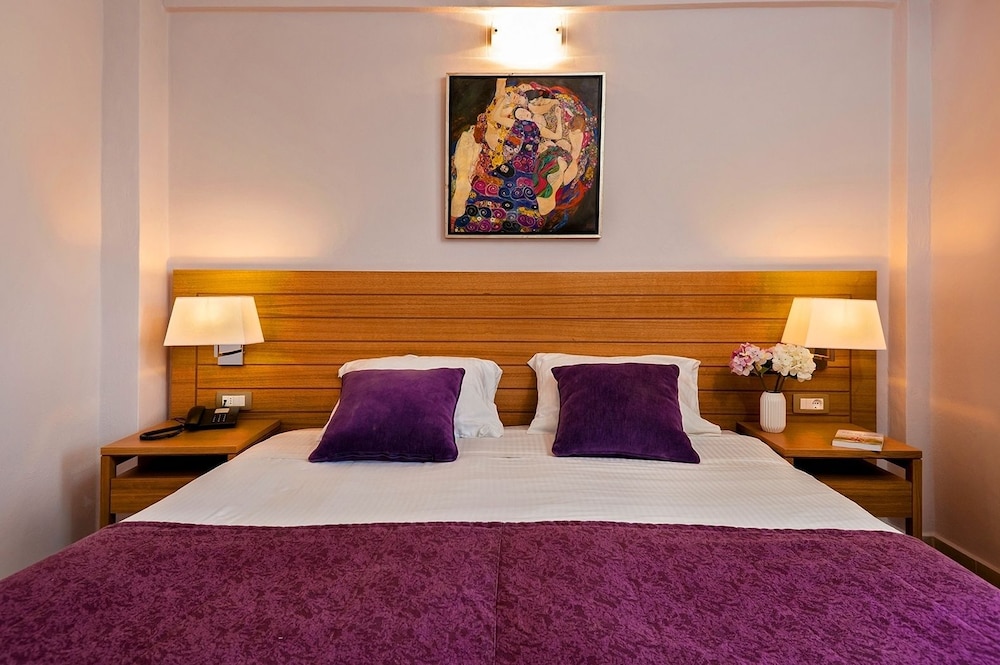 Porto Platanias Village — Hotel rooms in Platanias