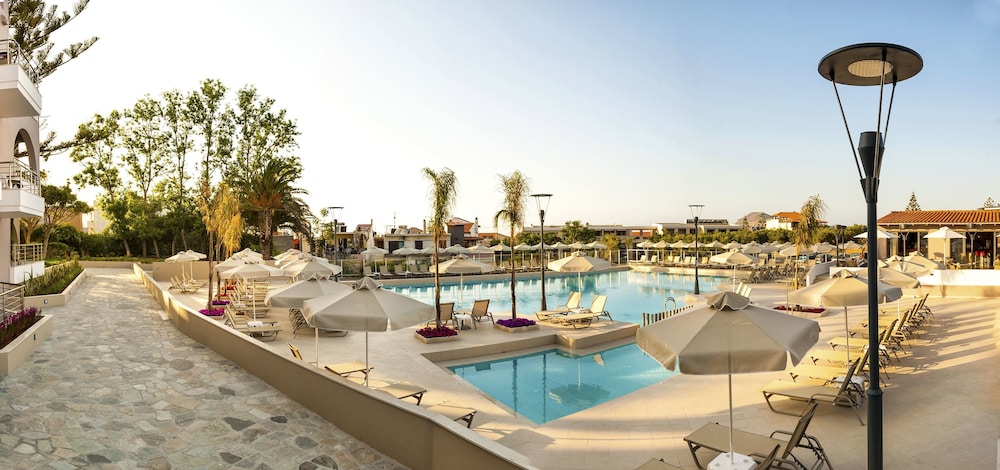 Porto Platanias Village — Swimming pool in Platanias