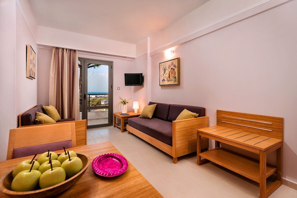 Porto Platanias Village — Hotel rooms in Platanias