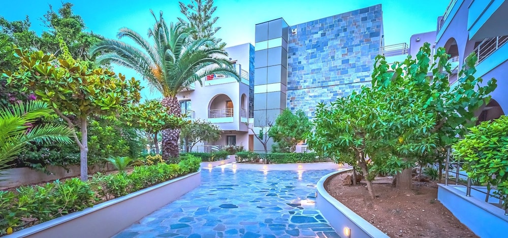 Porto Platanias Village — Hotel building in Platanias