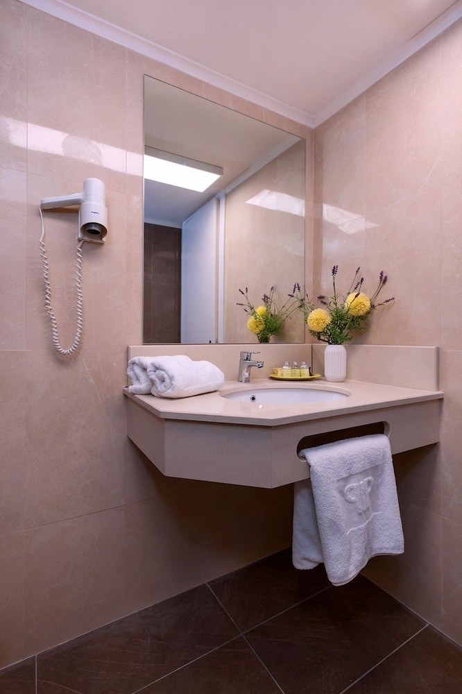 Porto Platanias Village — Hotel rooms in Platanias