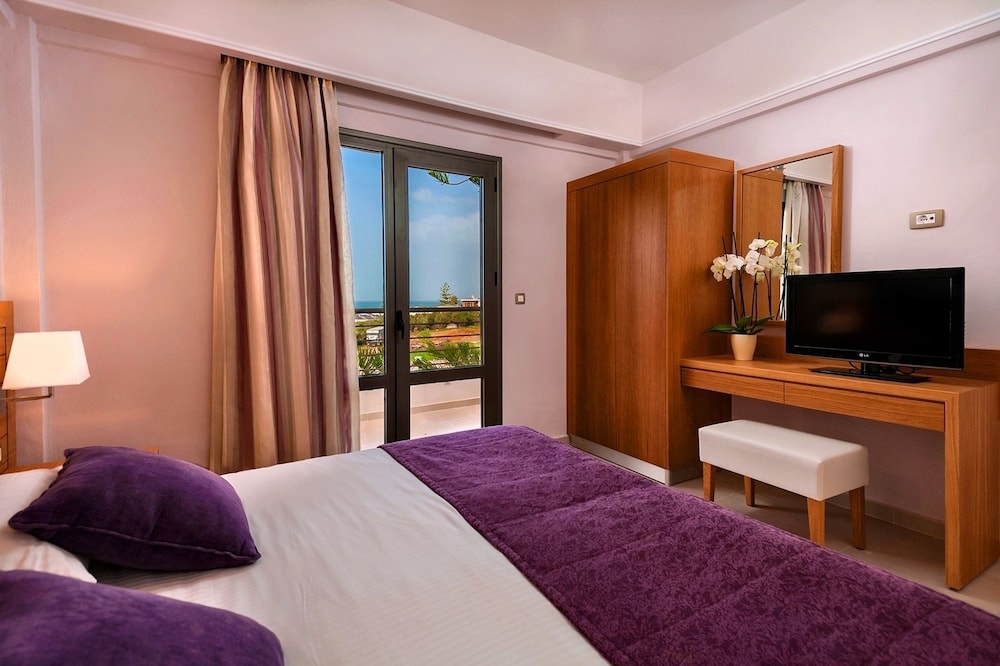 Porto Platanias Village — Hotel rooms in Platanias