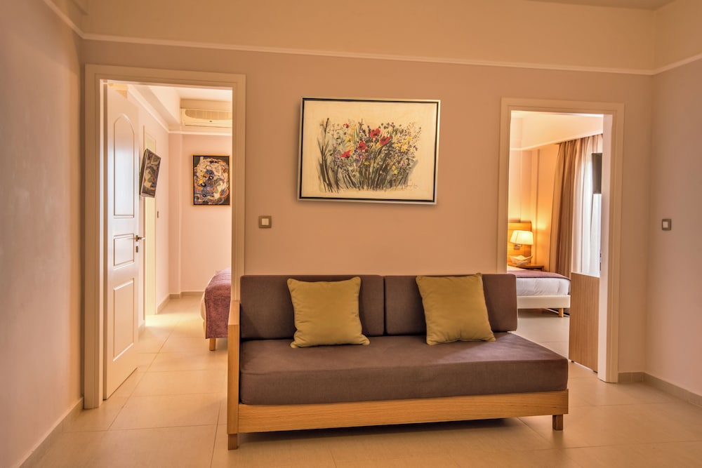 Porto Platanias Village — Hotel rooms in Platanias