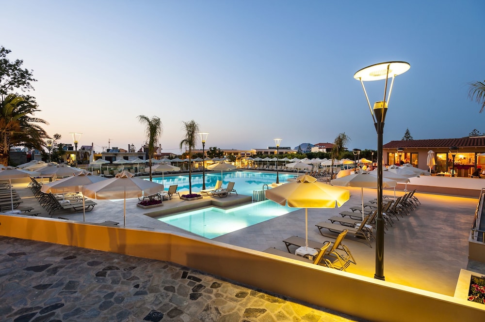 Porto Platanias Village — Swimming pool in Platanias