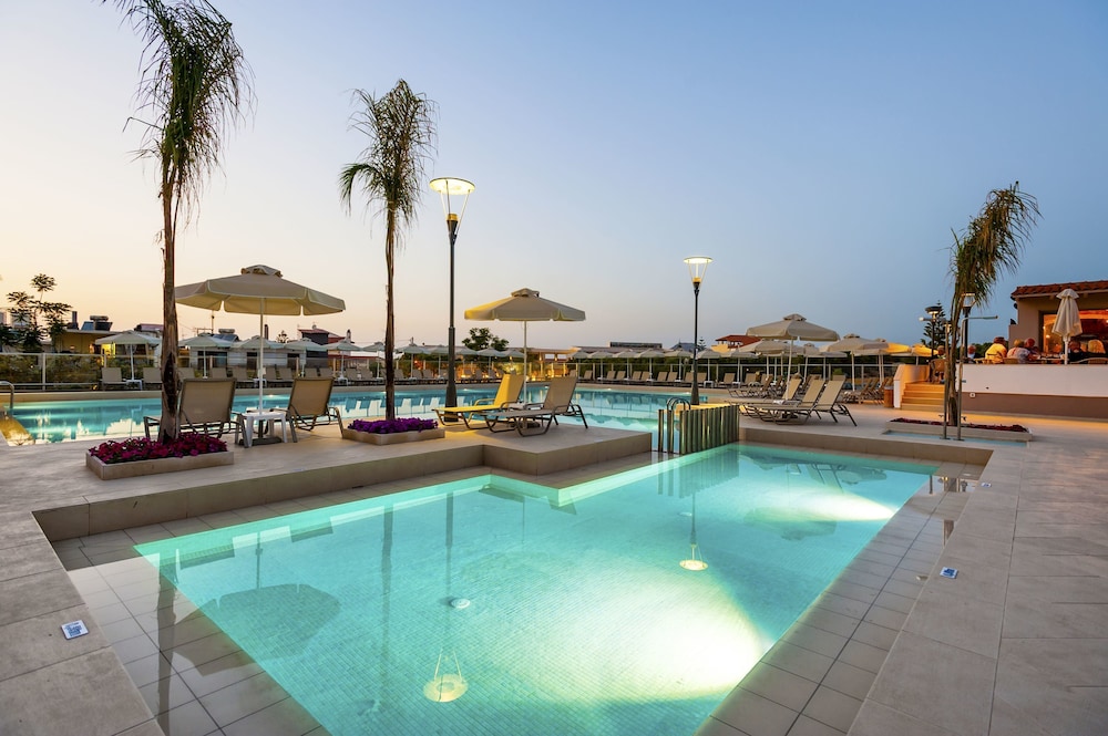 Porto Platanias Village — Swimming pool in Platanias