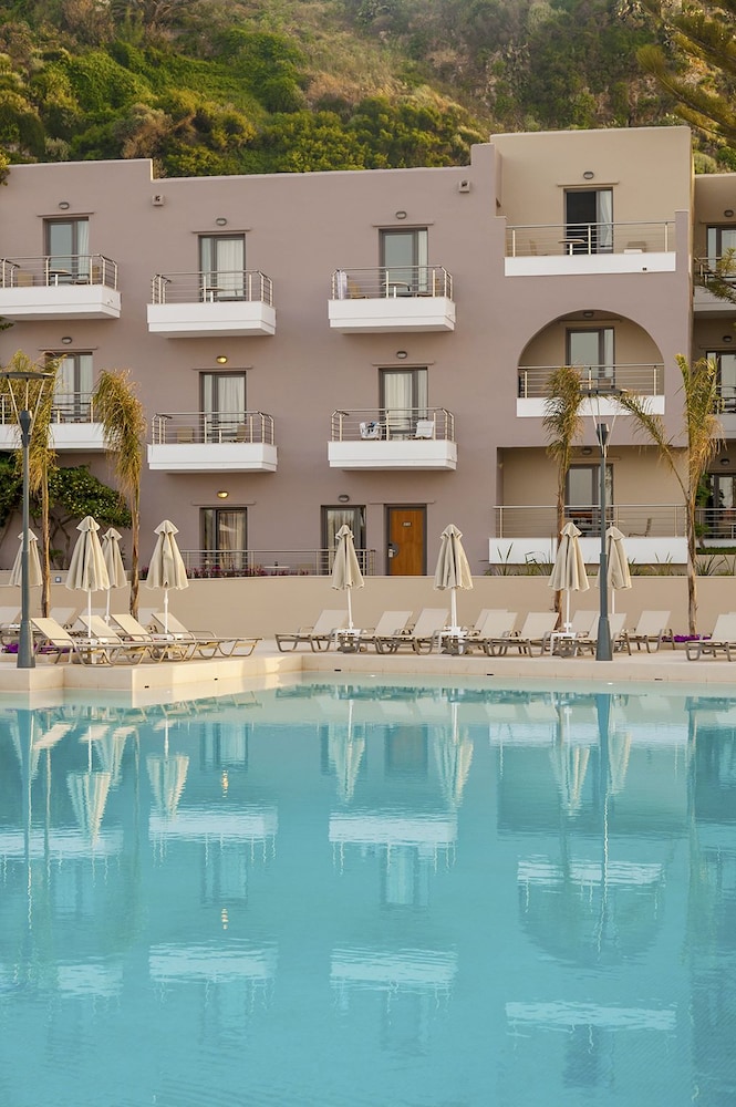 Porto Platanias Village — Hotel building in Platanias