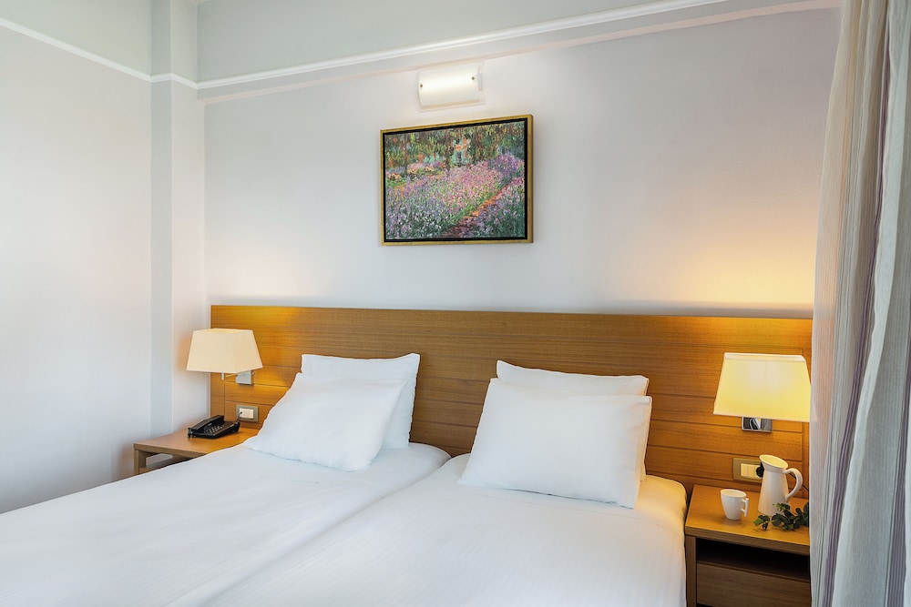 Porto Platanias Village — Hotel rooms in Platanias