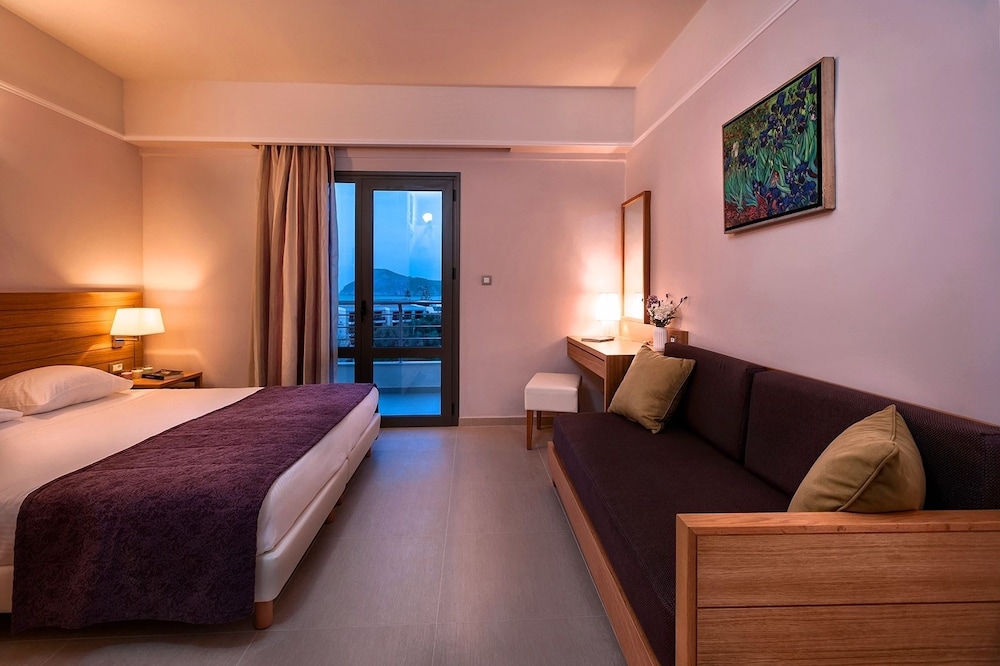 Porto Platanias Village — Hotel rooms in Platanias