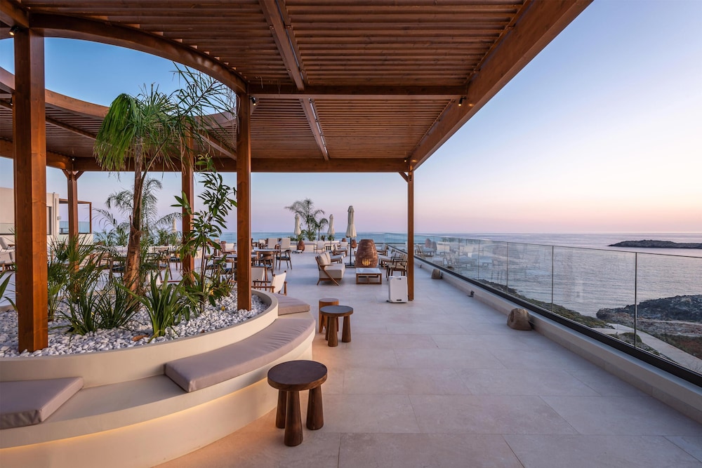 Aulus Chania All-Inclusive Resort, Curio Collection by Hilton - Adults Only — Restaurant & bars in Chania