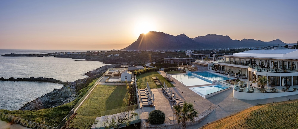Aulus Chania All-Inclusive Resort, Curio Collection by Hilton - Adults Only — Swimming pool in Chania