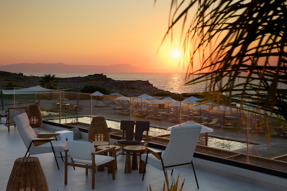 Aulus Chania All-Inclusive Resort, Curio Collection by Hilton - Adults Only — Restaurant & bars in Chania