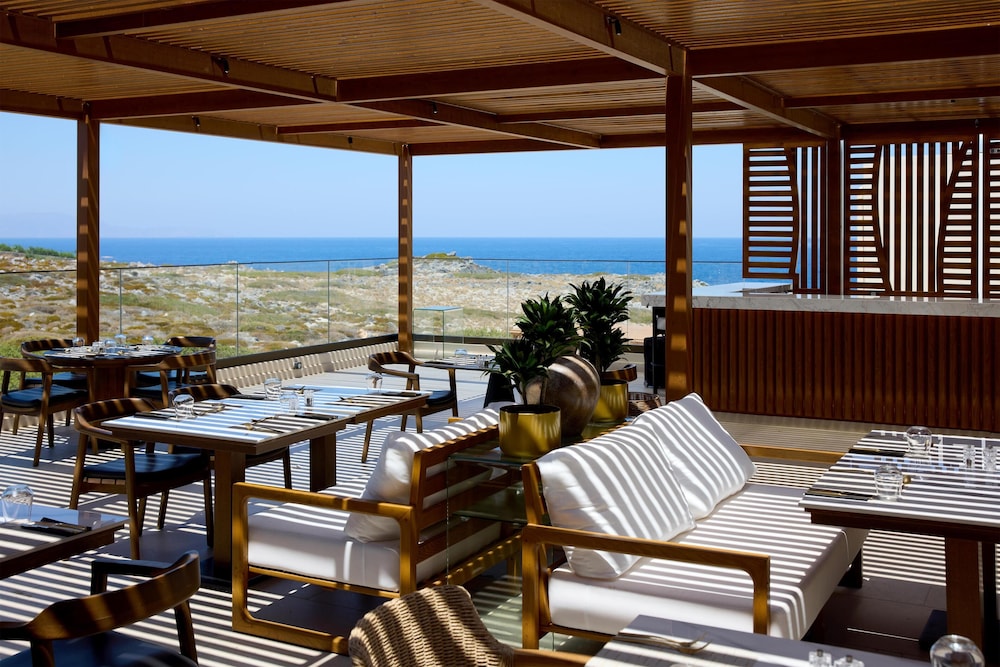 Aulus Chania All-Inclusive Resort, Curio Collection by Hilton - Adults Only — Restaurant & bars in Chania