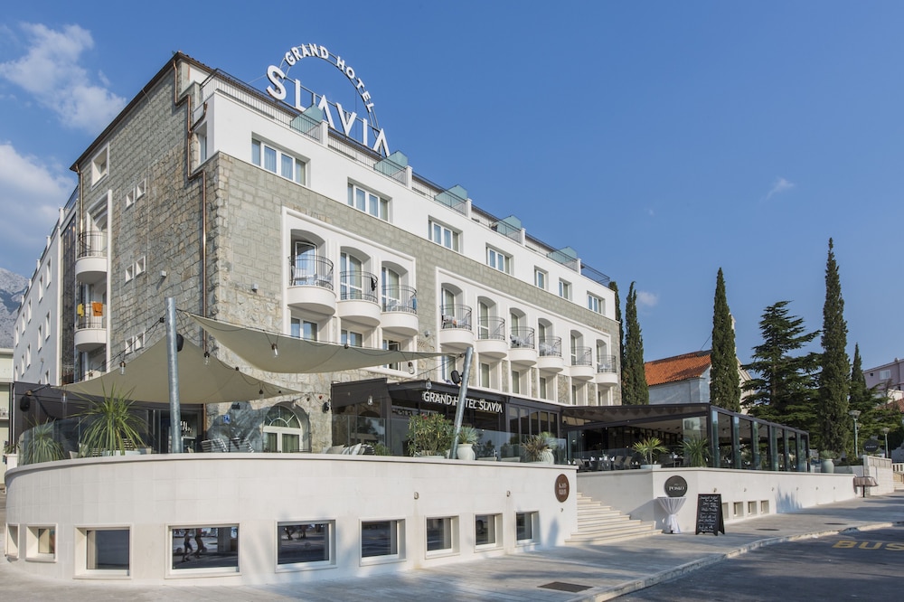 Grand Hotel Slavia — Hotel building in Baška Voda, Split-Dalmatia